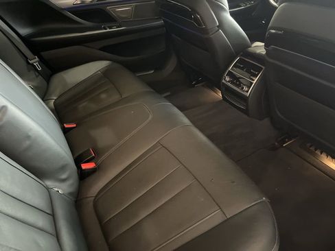 Used 2021 BMW 740i w/ M Sport Package RWD image 39
