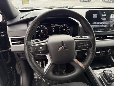 Used 2023 Mitsubishi Outlander SE FWD image 22