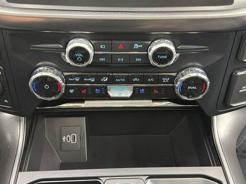 Used 2025 Ford F150 Lariat image 23