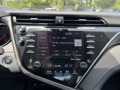 Used 2018 Toyota Camry XSE FWD image 23