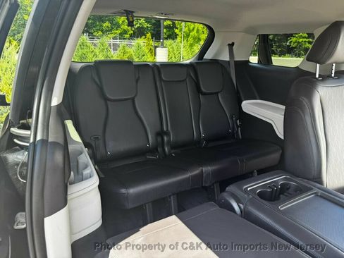 Used 2024 Kia Carnival LX FWD image 14