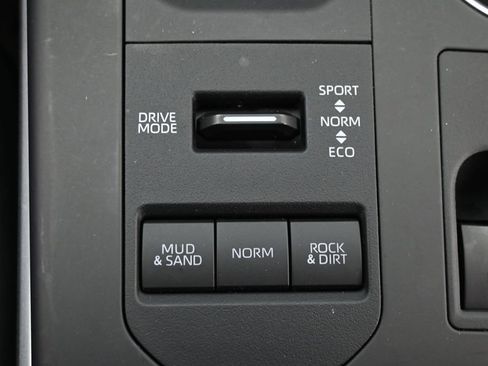 Used 2023 Toyota Highlander L AWD/4WD image 29