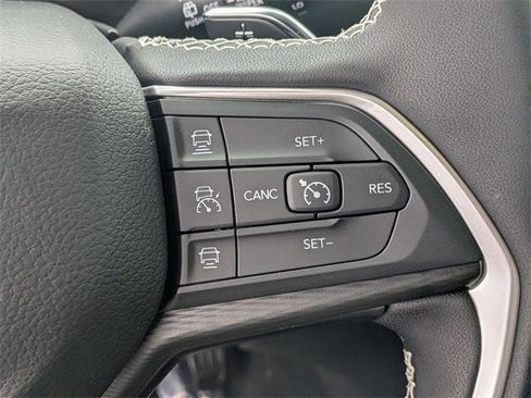 New 2025 Jeep Grand Cherokee Altitude image 21