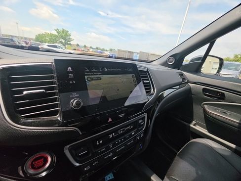 Certified 2025 Honda Passport Black Edition image 20