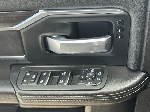 Used 2025 RAM 2500 Laramie AWD/4WD image 22
