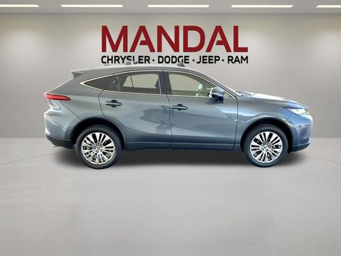 Used 2022 Toyota Venza XLE AWD/4WD image 5