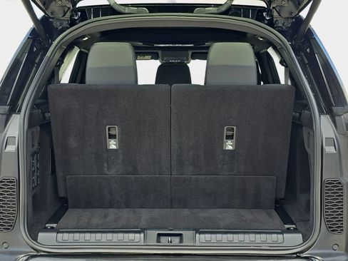 Certified 2023 Land Rover Discovery S R-Dynamic AWD/4WD image 15