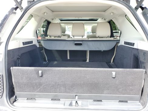 Used 2019 Land Rover Discovery SE image 8