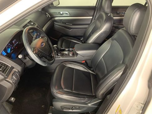 Used 2019 Ford Explorer XLT w/ Equipment Group 202A image 28