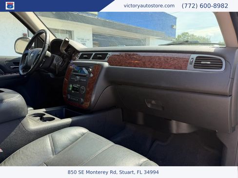 Used 2007 Chevrolet Suburban LT w/ LT Preferred Equipment Group RWD image 25