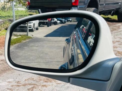 Used 2004 Lincoln Town Car Ultimate RWD image 15