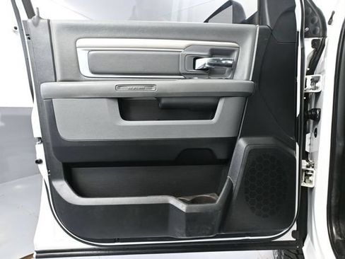 Used 2017 RAM 1500 Classic SLT AWD/4WD image 17