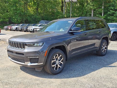 New 2025 Jeep Grand Cherokee L Limited image 2