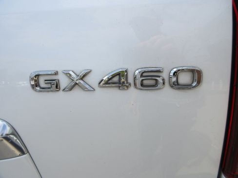 Used 2021 Lexus GX 460 Premium w/ Accessory Package AWD/4WD image 8