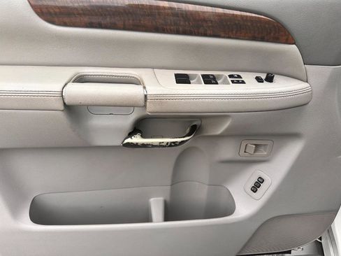 Used 2010 Nissan Armada Platinum w/ Captain Seat Pkg image 9