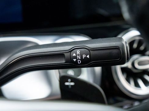 Used 2022 Mercedes-Benz GLB 250 4MATIC image 23