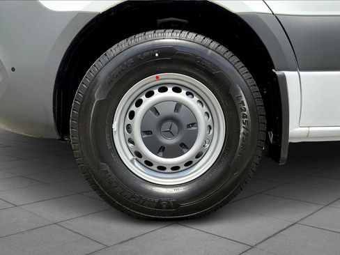 Used 2025 Mercedes-Benz Sprinter 2500 image 15