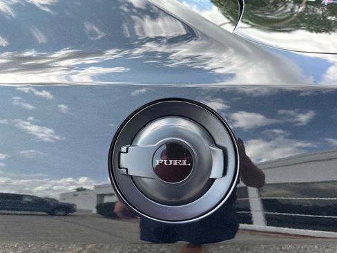 Used 2015 Dodge Challenger SRT Hellcat RWD image 21