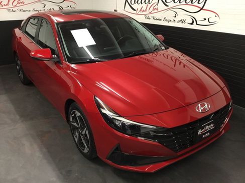 Used 2023 Hyundai Elantra Limited image 2