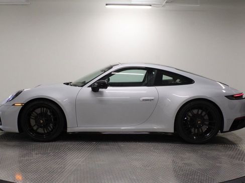 Certified 2024 Porsche 911 Carrera GTS RWD image 2