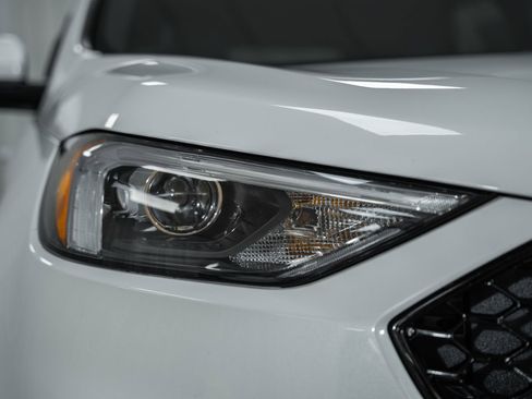 Used 2023 Ford Edge ST image 9