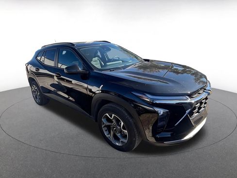 Used 2025 Chevrolet Trax LT image 3