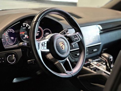 Certified 2022 Porsche Cayenne image 4