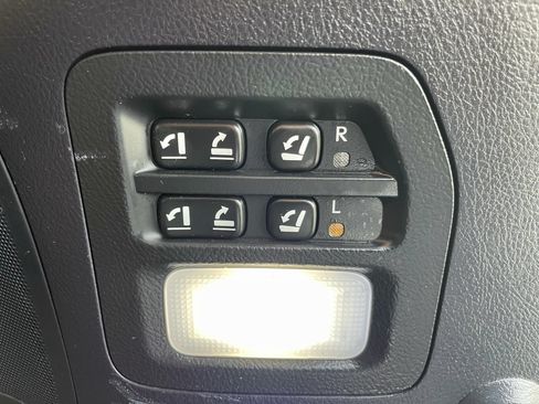Used 2019 Lexus LX 570 4WD w/ Luxury Package image 41