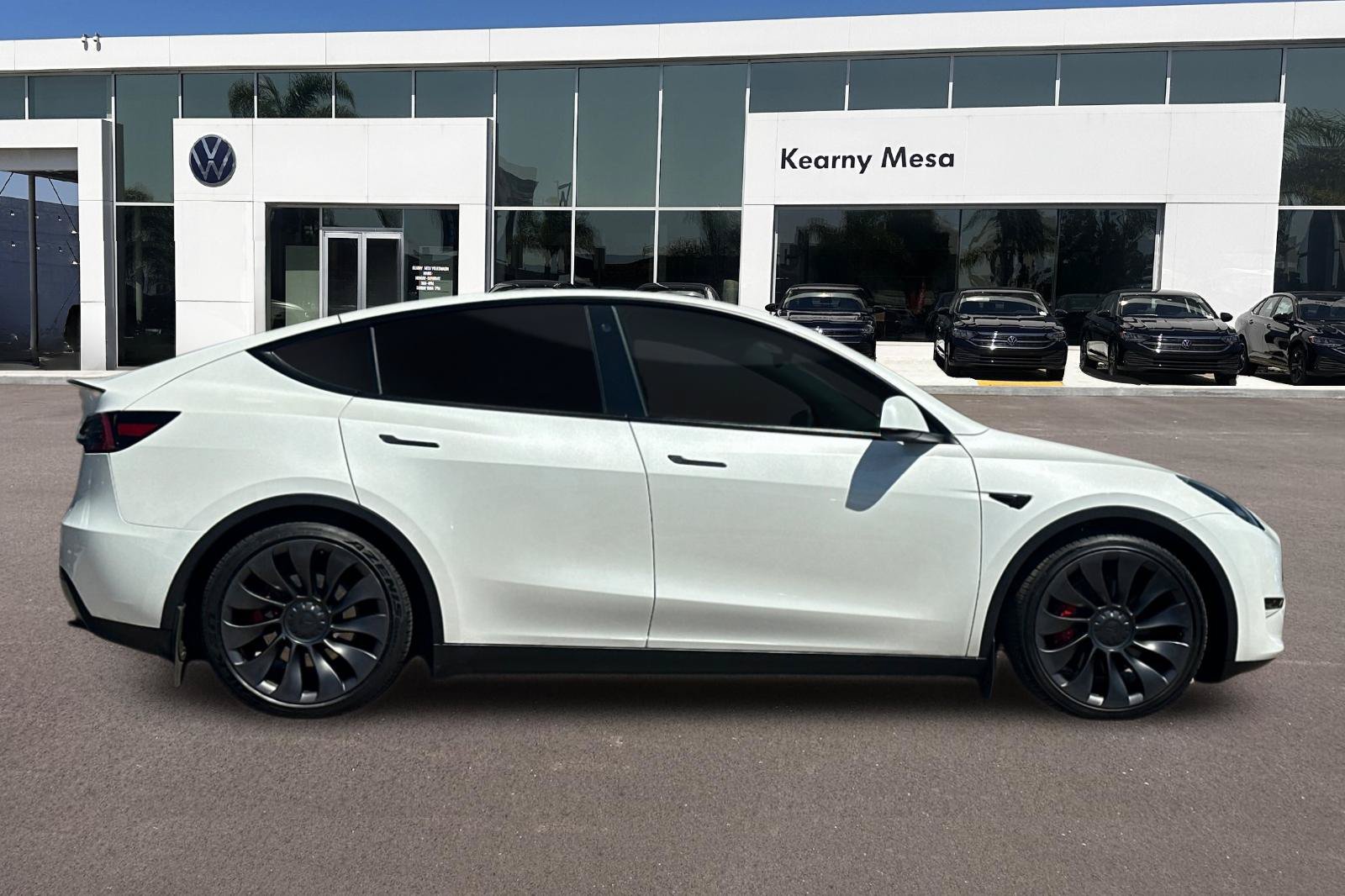 Used 2023 Tesla Model Y Performance AWD/4WD image 3