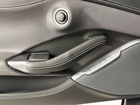 Certified 2020 Ferrari Portofino image 16