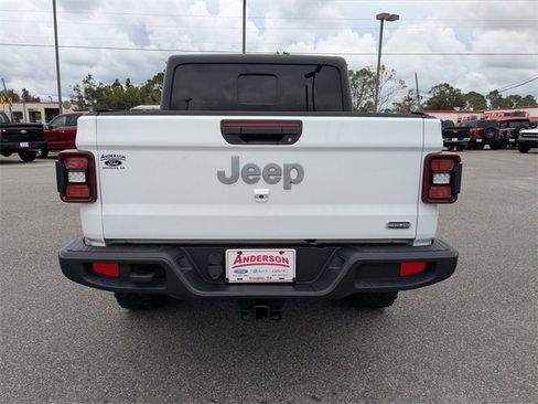Used 2020 Jeep Gladiator Overland image 5