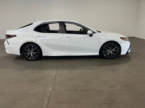 Used 2024 Toyota Camry SE FWD image 2