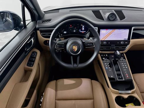 Certified 2023 Porsche Macan AWD/4WD image 23