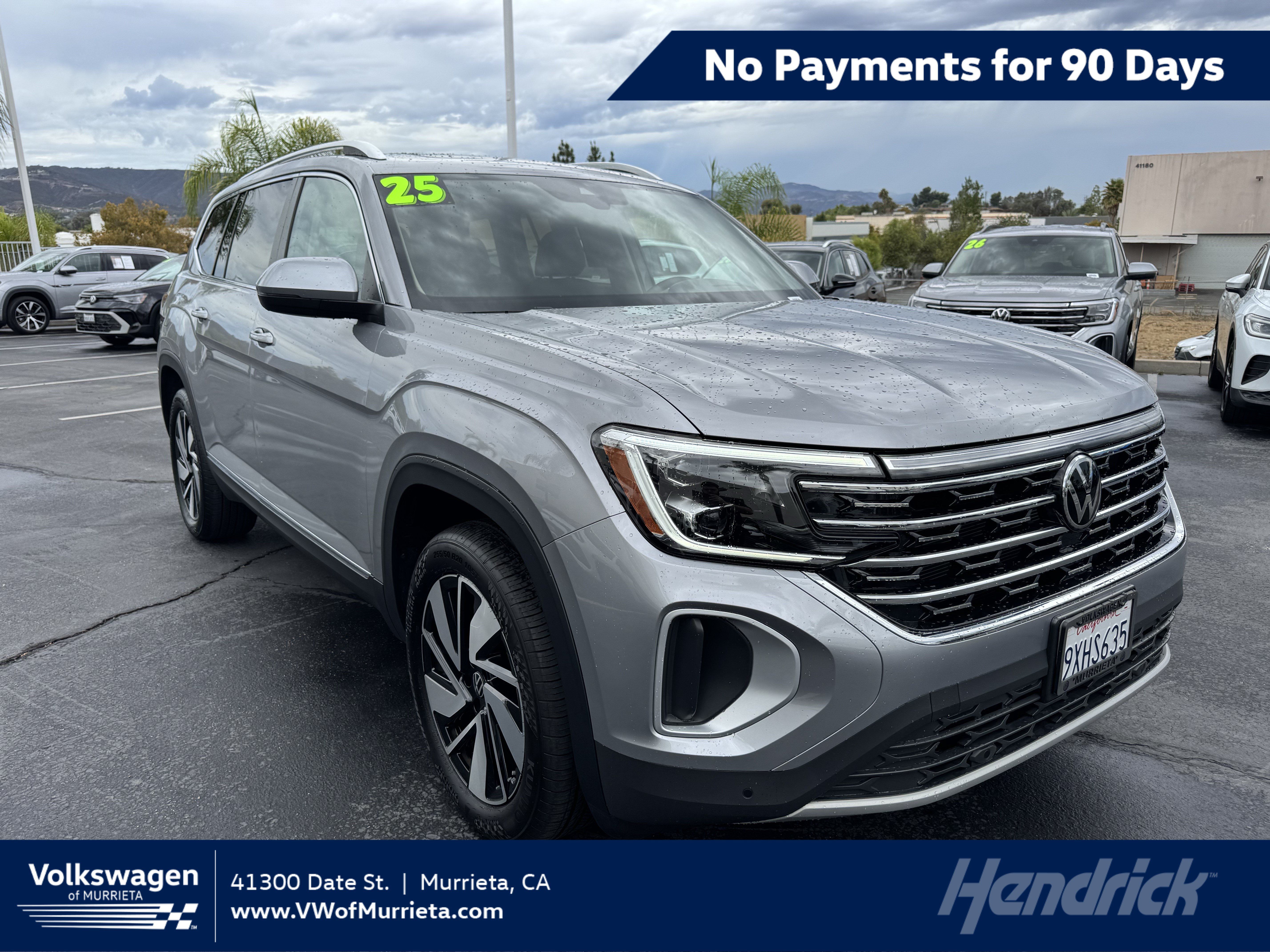 Used 2025 Volkswagen Atlas SEL AWD/4WD image 1