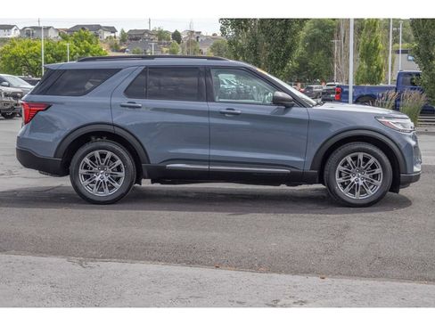 Used 2025 Ford Explorer Active w/ Active Comfort Package AWD/4WD image 2