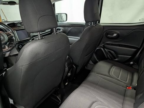 Used 2022 Jeep Renegade Latitude w/ Convenience Group AWD/4WD image 12