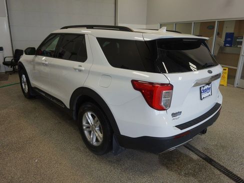 Used 2020 Ford Explorer XLT w/ Equipment Group 202A AWD/4WD image 3