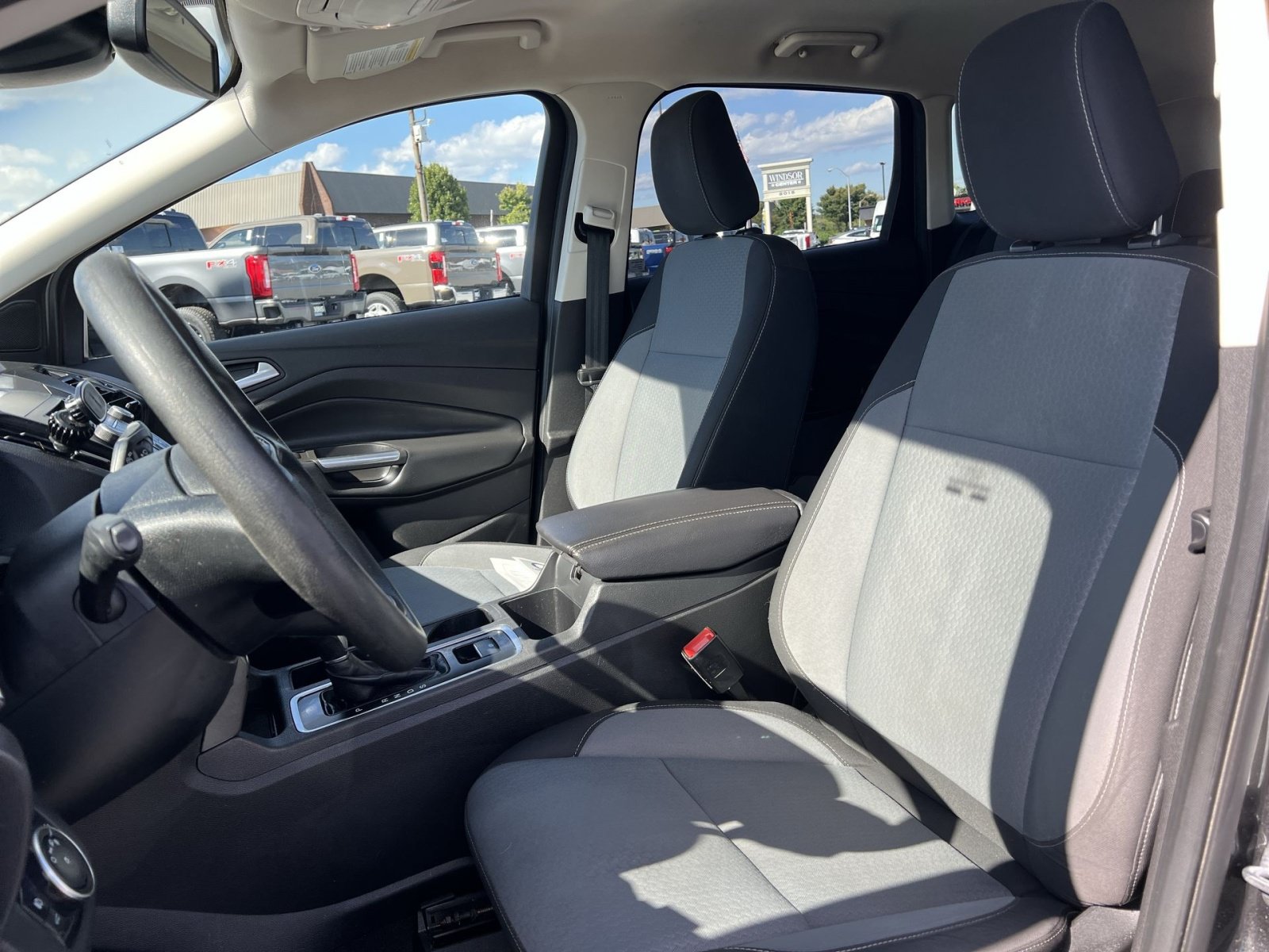 Used 2018 Ford Escape SE w/ Ford Safe & Smart Package FWD image 13