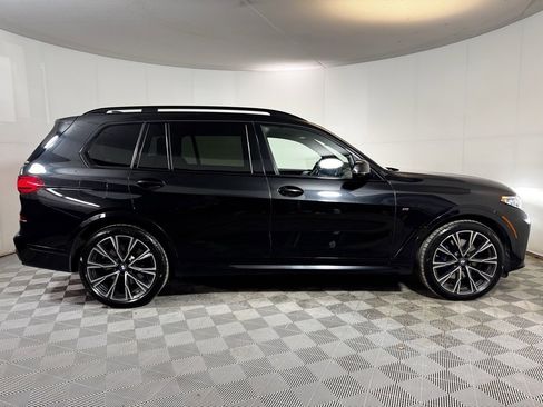 Used 2022 BMW X7 M50i image 10
