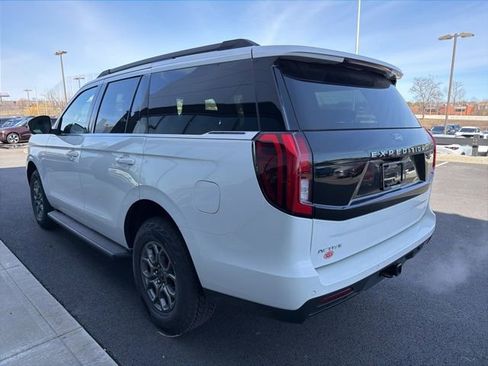 New 2026 Ford Expedition Active image 5
