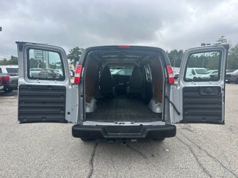 Used 2017 Chevrolet Express 2500 RWD image 29