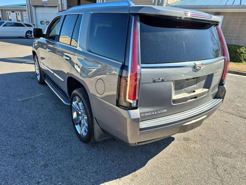 Used 2017 Cadillac Escalade Premium Luxury image 5