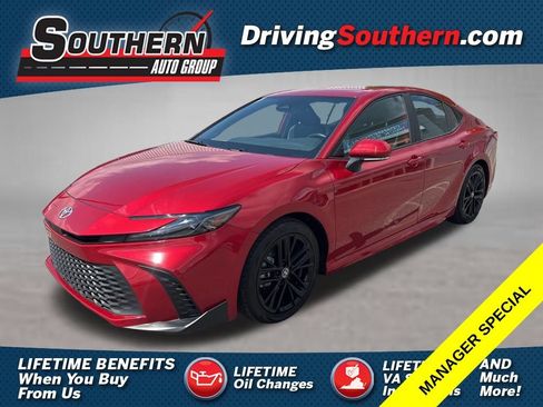 Used 2025 Toyota Camry SE FWD image 1