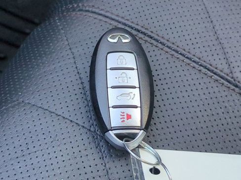 Used 2011 INFINITI FX35 AWD w/ Premium Pkg image 30