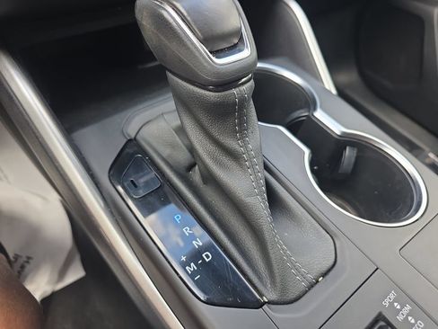 Used 2023 Toyota Highlander XLE AWD/4WD image 29