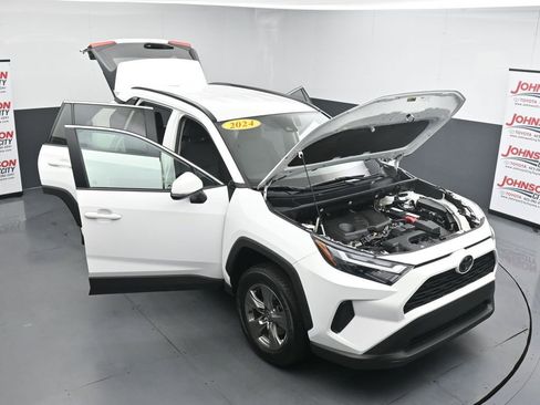 Used 2024 Toyota RAV4 XLE FWD image 40