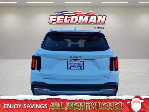Used 2025 Kia Sorento S image 4