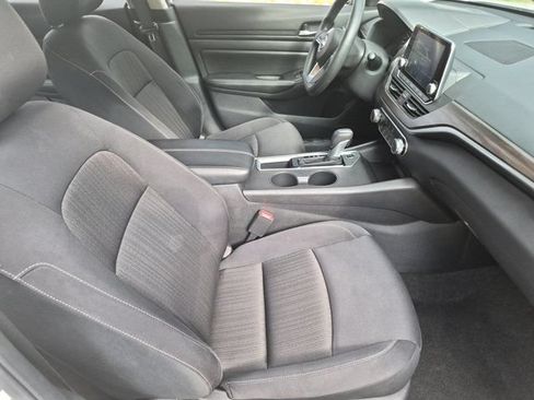 Used 2025 Nissan Altima 2.5 SV FWD image 30