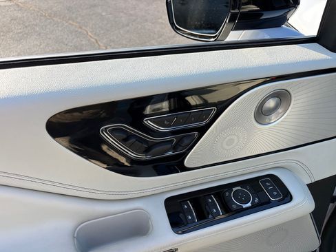 Certified 2025 Lincoln Aviator Black Label AWD/4WD image 12