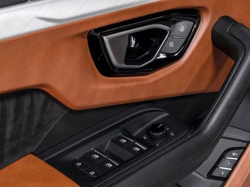 Used 2022 Lamborghini Urus image 10